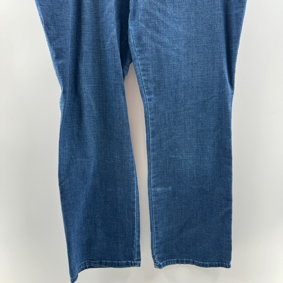 Aura Jeans Find Your Aura Dark Wash Mid-Rise Jeans with Embroidered Back Pockets - Picture 4 of 9